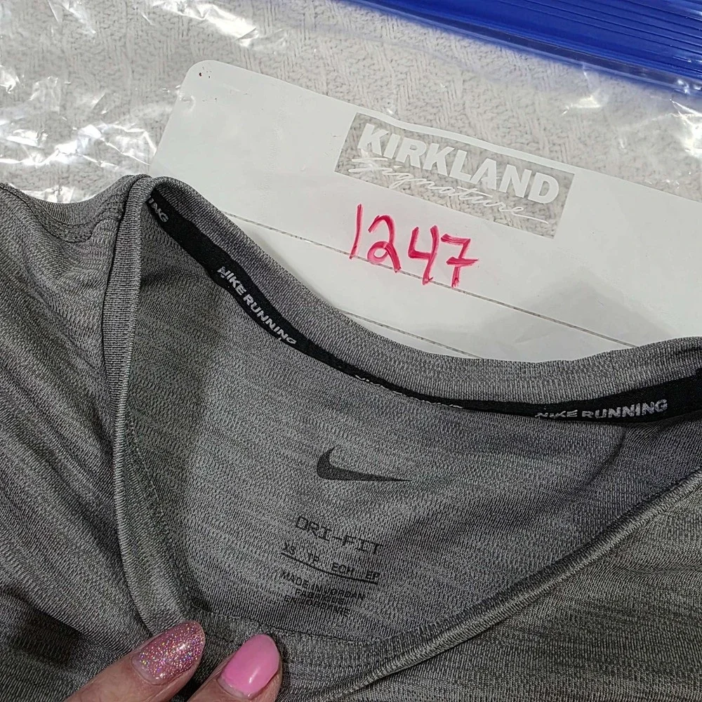 Nike Dri-FIT‎ Running T-Shirt Short Sleeve Athletic Performance Gray XS Outdoors